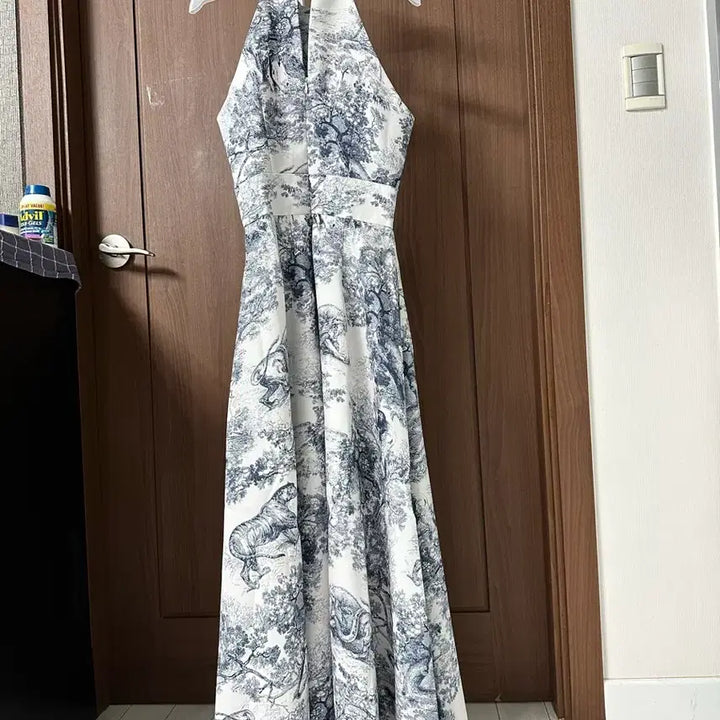 [BUNJANG] TOALE ZOE Halter Neck Maxi Dress / 토왈드 주이 홀터넥 맥시원피스