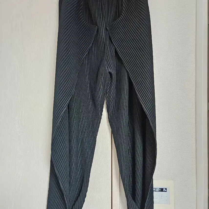 [BUNJANG] Homme Plissé Angular Stone Snap Pants Black / (새상품) 옴므플리세 앵귤러 스톤 스냅 팬츠 블랙 1사이즈/ (정품)