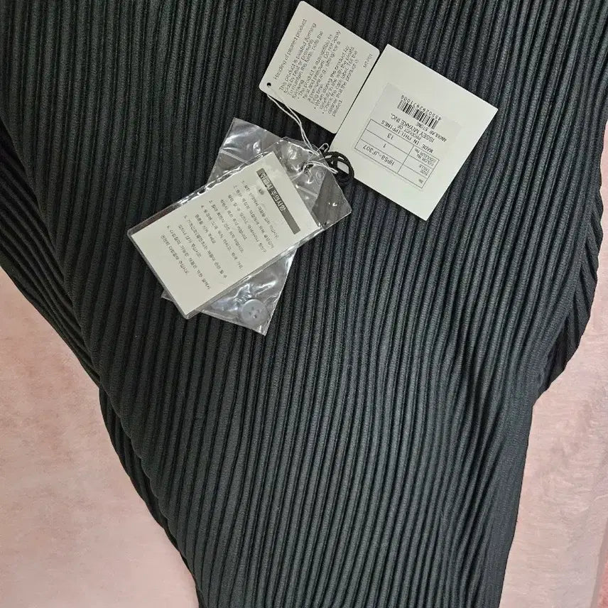 [BUNJANG] Homme Plissé Angular Stone Snap Pants Black / (새상품) 옴므플리세 앵귤러 스톤 스냅 팬츠 블랙 1사이즈/ (정품)