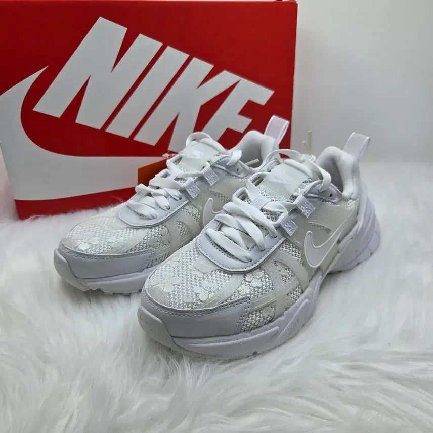 [BUNJANG] Nike V2K Run Floral Sneakers / 나이키 V2K 런 250 새상품