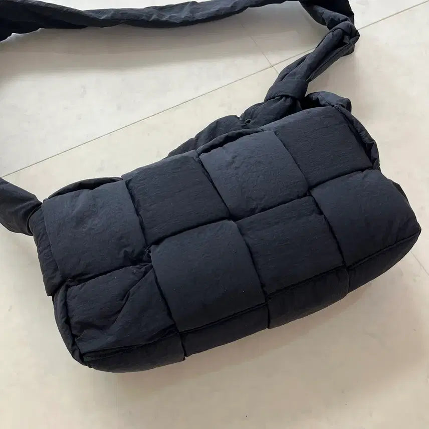 [BUNJANG] Bottega Veneta Padded Cassette Bag / 보테가베네타 패디드 카세트백