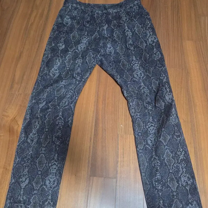 [BUNJANG] Needles Python Print Track Pants / 니들스 needles 뱀피팬츠