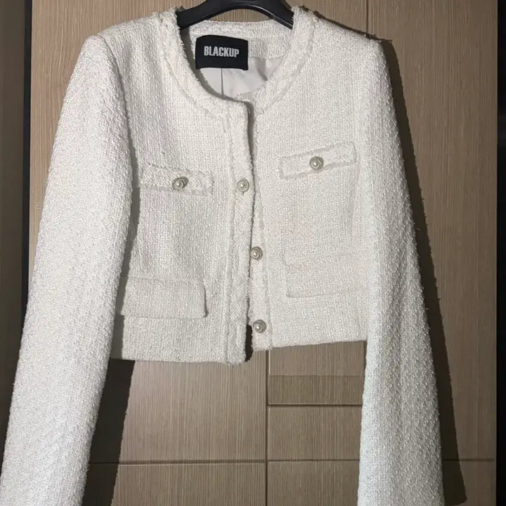 [SOLD OUT] 블랙업 화이트 크롭 트위드자켓