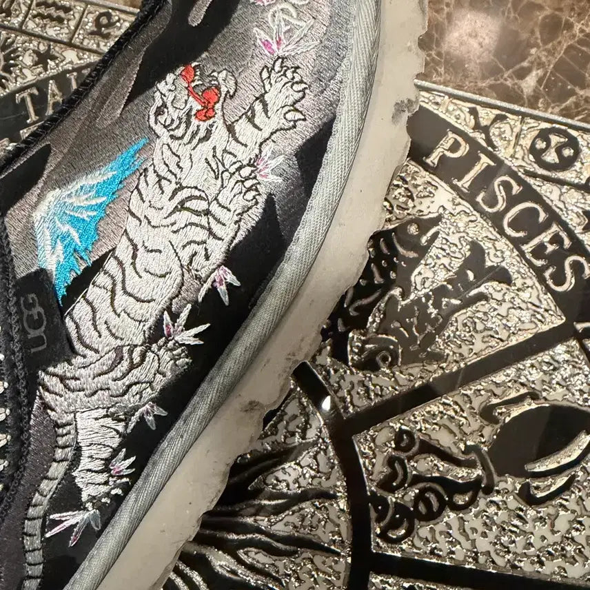 [BUNJANG] UGG x PALACE Tasman Slipper Black / UGG X PALACE 타스만 슬리퍼 블랙 기모