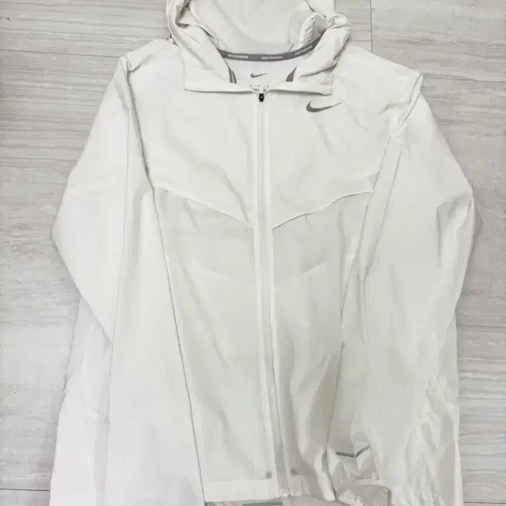 [BUNJANG] Nike Windrunner Jacket / 나이키 윈드러너 화이트 바람막이 자켓