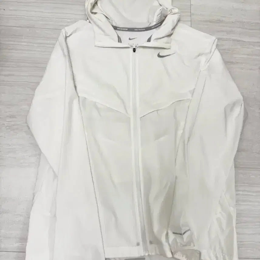 [BUNJANG] Nike Windrunner Jacket / 나이키 윈드러너 화이트 바람막이 자켓