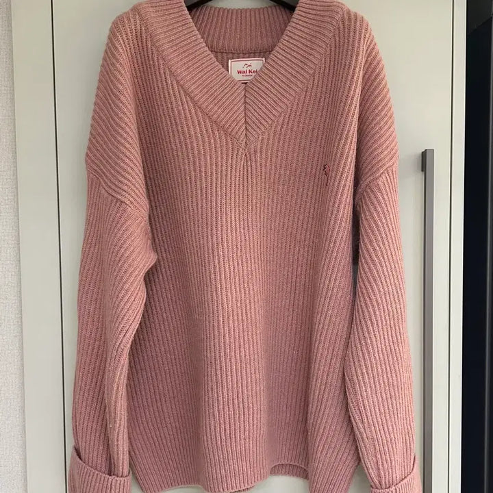 [BUNJANG] YK Dolphin Embroidered V-Neck Wool Knit Sweater / 와이케이 돌핀 자수 V넥 울니트 스웨터 남녀공용 맨투맨