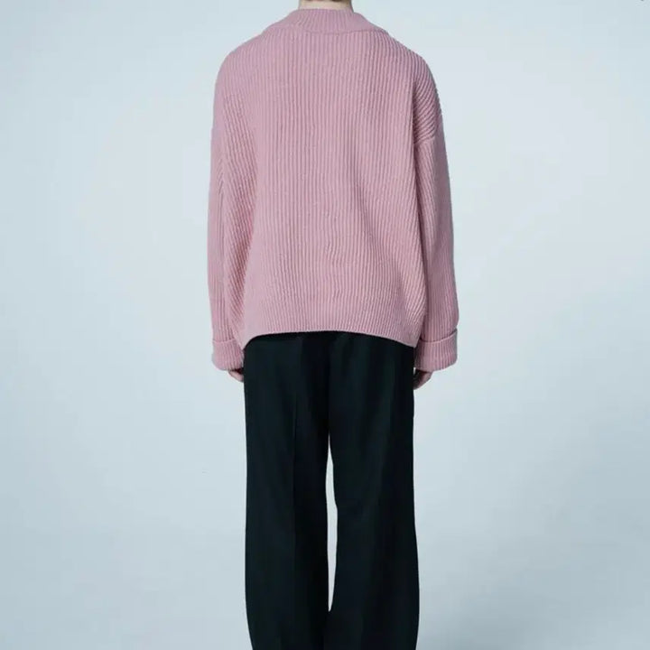 [BUNJANG] YK Dolphin Embroidered V-Neck Wool Knit Sweater / 와이케이 돌핀 자수 V넥 울니트 스웨터 남녀공용 맨투맨