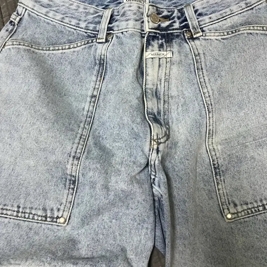 [SOLD OUT] 마리떼 프랑소와 저버 스톤 데님쇼츠