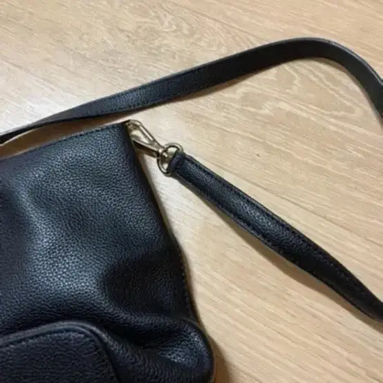 [BUNJANG] Metrocity Women's Crossbody Bag / 메트로시티 여자 크로스백 거의 새상품 9만원.