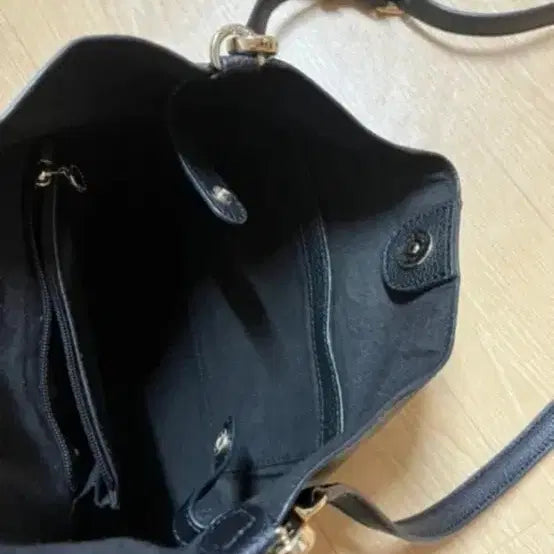 [BUNJANG] Metrocity Women's Crossbody Bag / 메트로시티 여자 크로스백 거의 새상품 9만원.