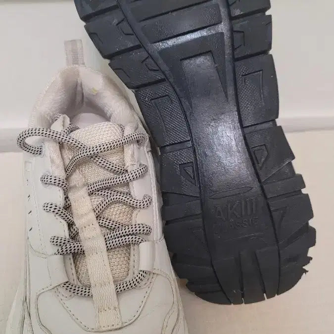 [BUNJANG] A.K.I Classic Sneakers 235mm / 아키 클레식 운동화 235mm