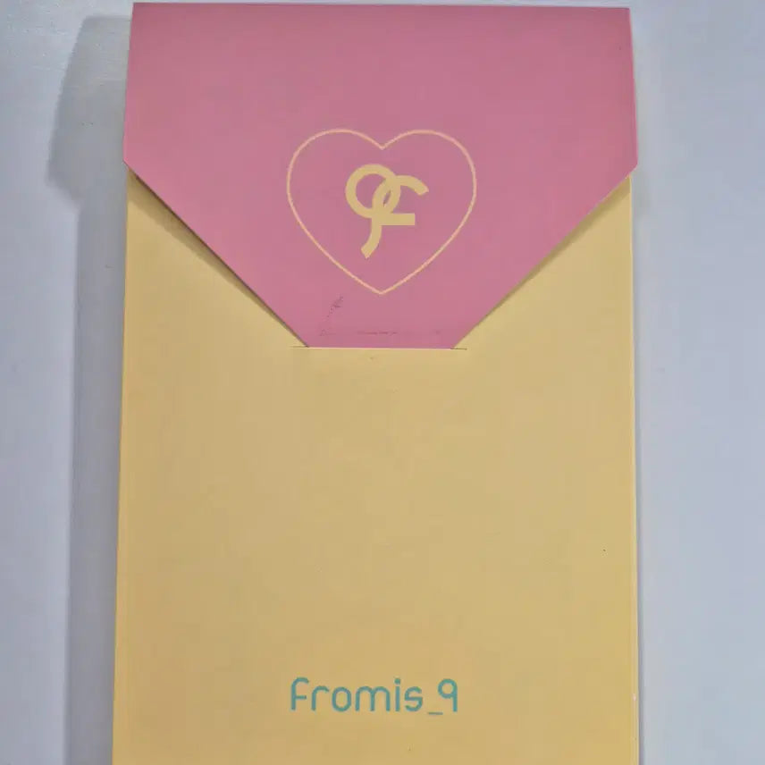 [BUNJANG] fromis_9 2022 Membership Welcome Gift Unsealed / 프로미스나인 2022 멤버십 웰컴 기프트 개봉