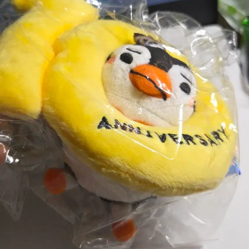 [BUNJANG] Lee Junho 10th Anniversary Penguin Official Bag Charm / 이준호 10주년 펭펭이 백참 공식 미개봉