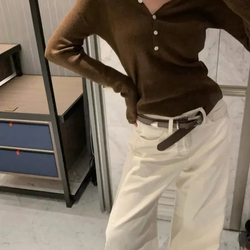 [BUNJANG] VIRKIN V-Neck Button Knit / VIRKIN 버킨 브이넥 버튼 니트