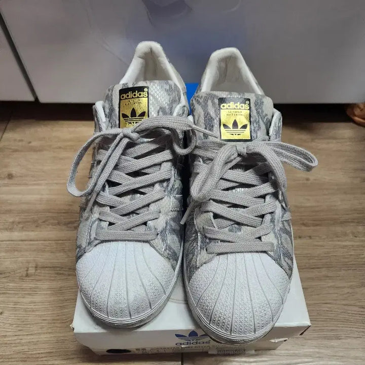 [BUNJANG] Adidas Superstar EAST RIVALRY Sneakers / 아디다스 슈퍼스타 SUPERSTAR EAST RIVALRY 255