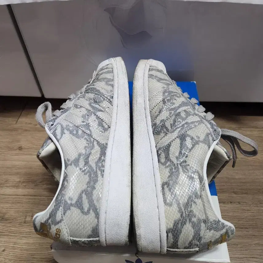 [BUNJANG] Adidas Superstar EAST RIVALRY Sneakers / 아디다스 슈퍼스타 SUPERSTAR EAST RIVALRY 255