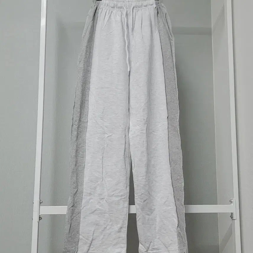 [BUNJANG] N/A Gray Wide Training Pants / 그레이 배색 와이드 트레이닝 팬츠