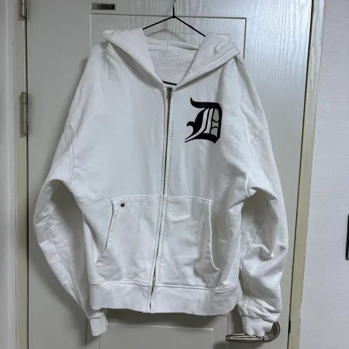 [SOLD OUT] [마지막 판매일] 오도어 레터링 후드 집업 화이트