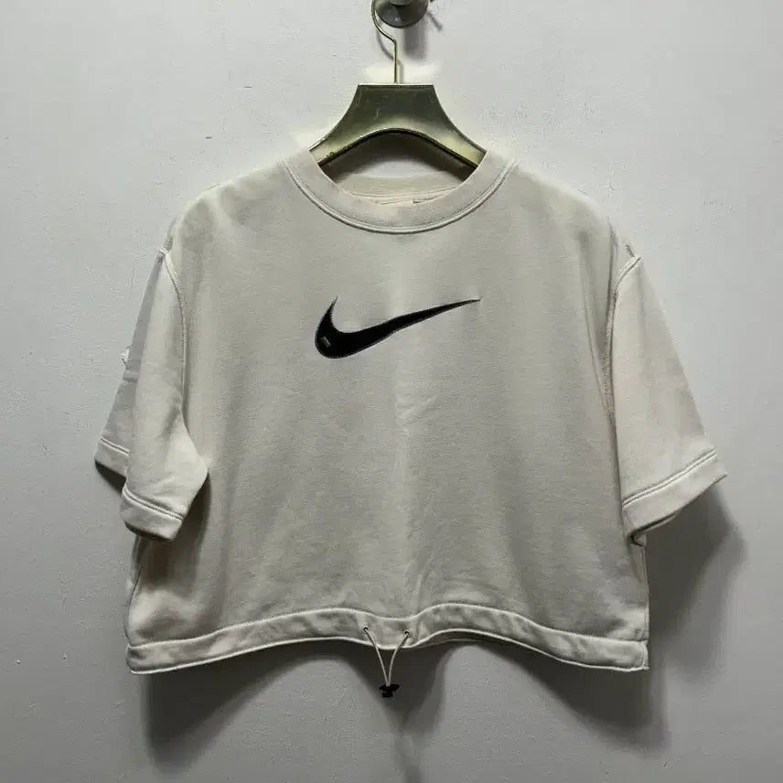[SOLD OUT] 나이키 스우시 크롭 반팔티 아이보리 S
