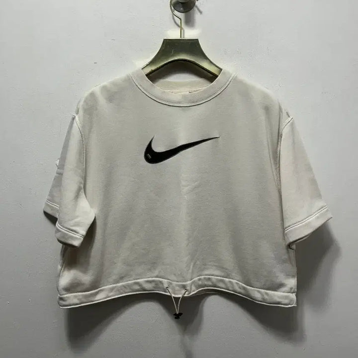 [SOLD OUT] 나이키 스우시 크롭 반팔티 아이보리 S