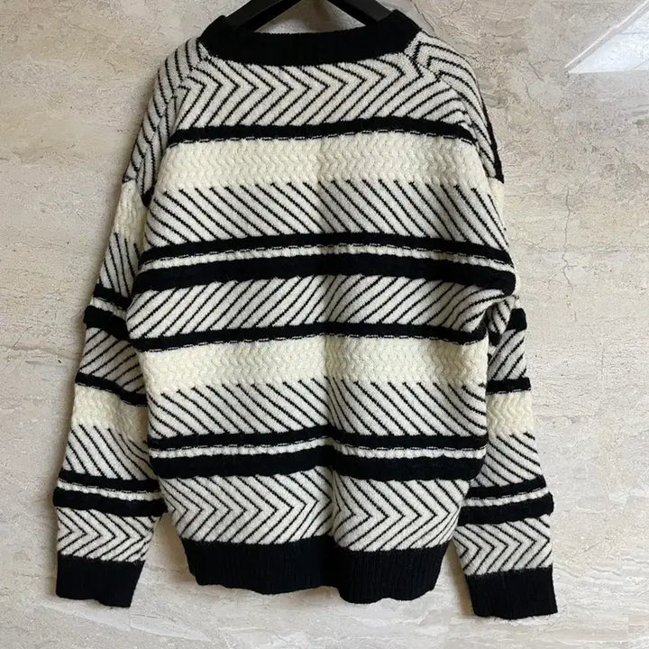 [BUNJANG] Herringbone Pattern Knit Sweater (Size 55) / 헤링본 패턴 니트 스웨터(55)