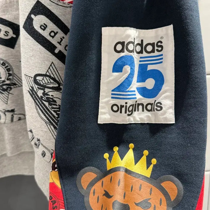 [BUNJANG] Adidas Originals Nigo Bear 25th Anniversary Sweatshirt / 아디다스 오리지널 니고베어 25주년 맨투맨 95