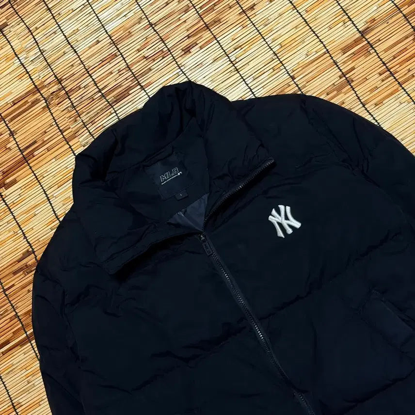 [BUNJANG] MLB New York Yankees Basic Curve Padded Jacket / MLB 블랙 뉴욕 양키스 패딩 L 베이직 커브 패딩