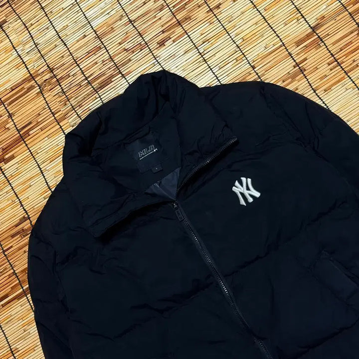 [BUNJANG] MLB New York Yankees Basic Curve Padded Jacket / MLB 블랙 뉴욕 양키스 패딩 L 베이직 커브 패딩