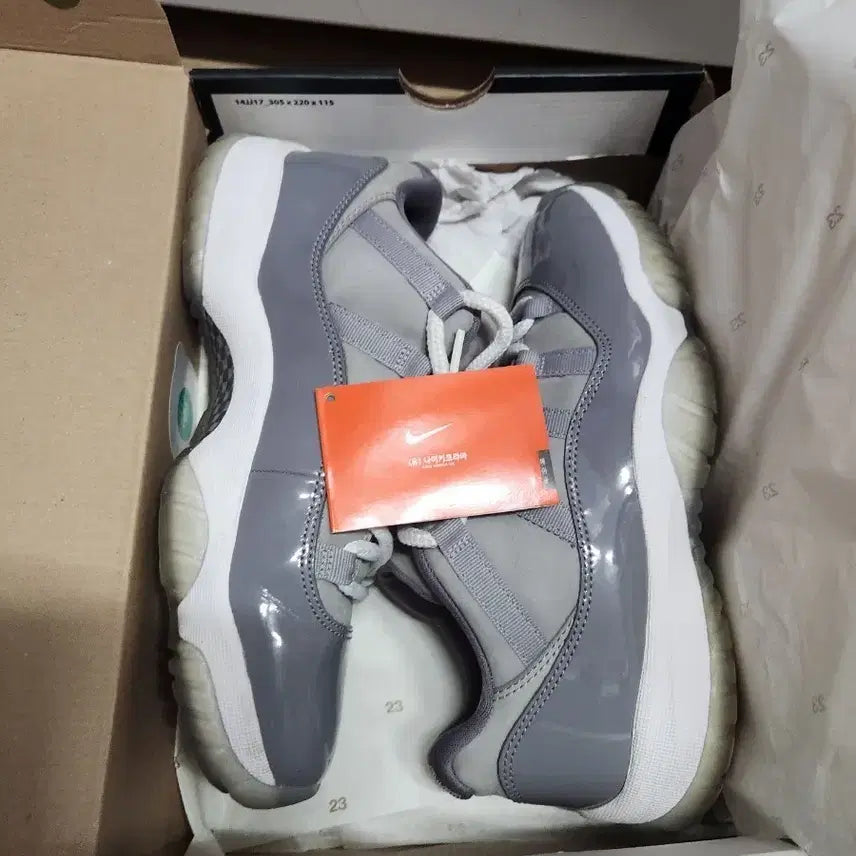 [BUNJANG] Air Jordan 11 Retro Low Cool Grey / 조던 11 레트로 로우 쿨 그레이 255