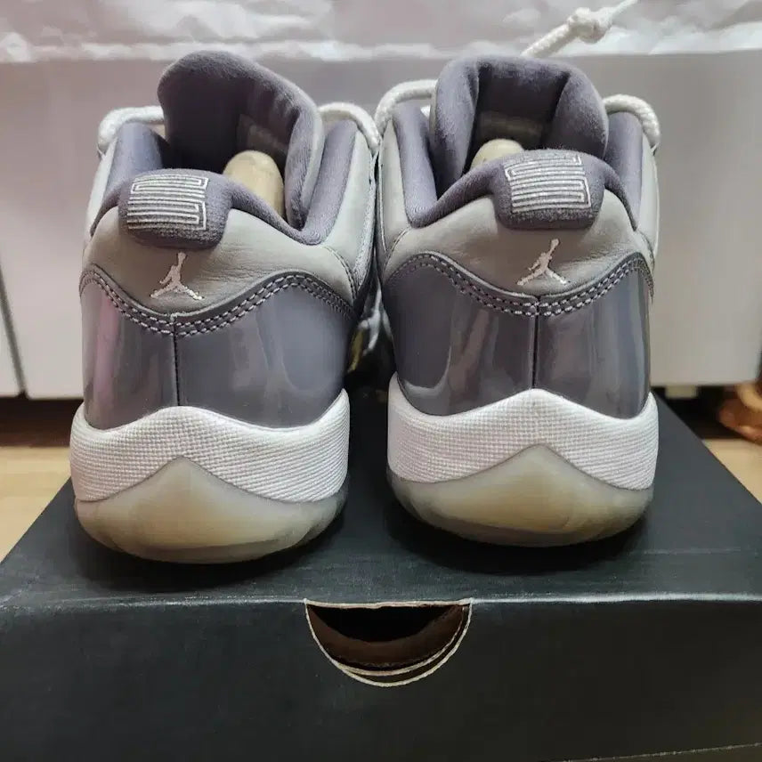 [BUNJANG] Air Jordan 11 Retro Low Cool Grey / 조던 11 레트로 로우 쿨 그레이 255