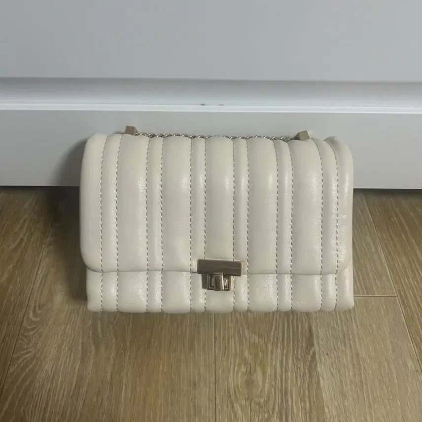 [BUNJANG] ZARA Ivory Quilted Chain Mini Bag / 자라 아이보리 퀼팅 체인백 미니백 가방