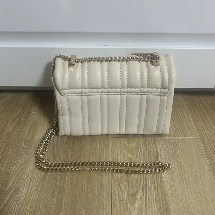 [BUNJANG] ZARA Ivory Quilted Chain Mini Bag / 자라 아이보리 퀼팅 체인백 미니백 가방