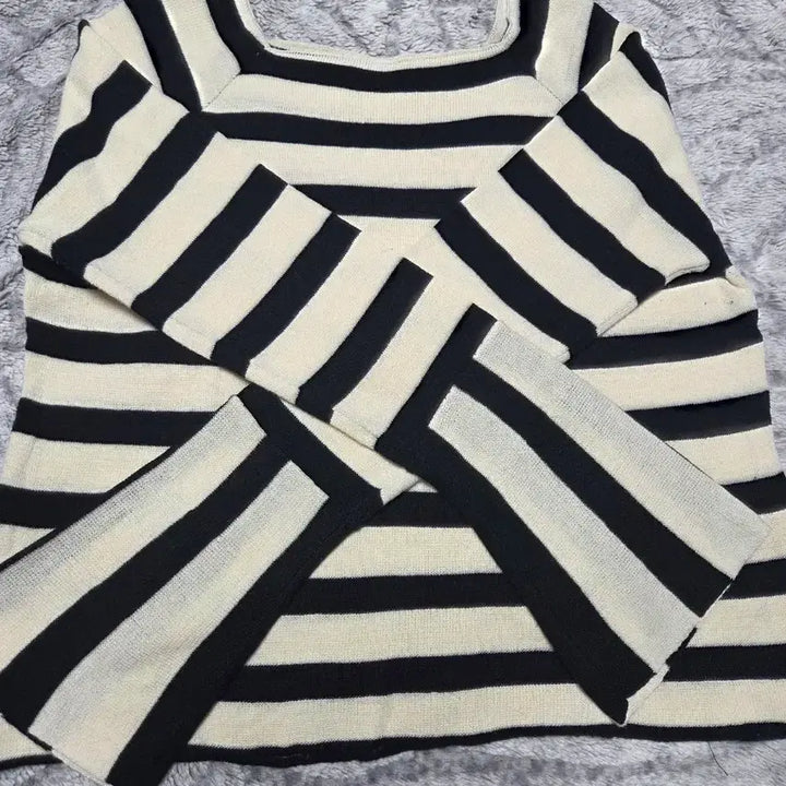 [BUNJANG] Striped Long Sleeve T-shirts Bundle Set / 스트라이프 긴팔 티셔츠 2장 일괄