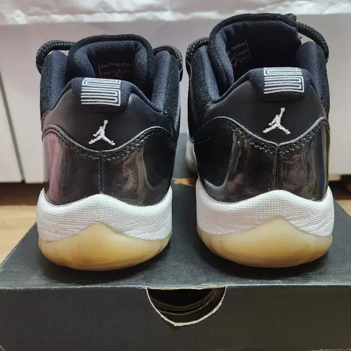 [BUNJANG] Air Jordan 11 Low "Barons" (255mm) / 조던11 로우 바론스 255