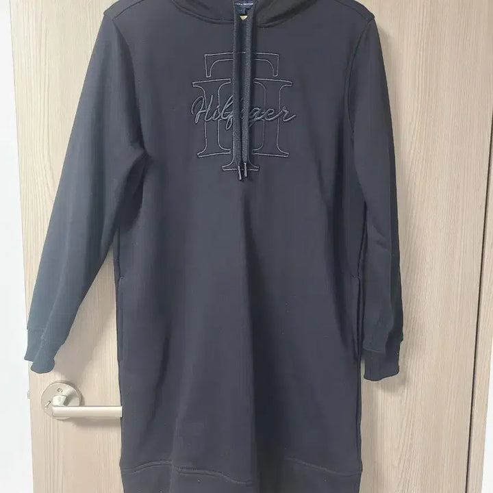 [BUNJANG] Tommy Hilfiger Black Hooded Long Fleece Dress / 타미힐피거 블랙 후드 롱 기모원피스