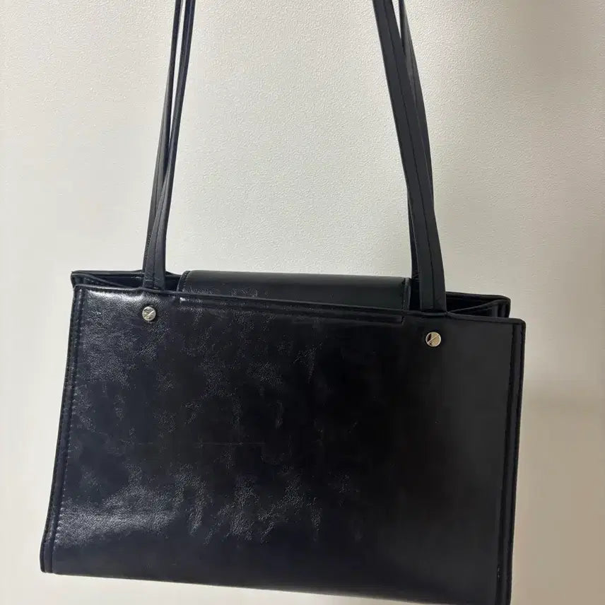 [BUNJANG] Leatherly Bolted Shoulder Bag / 레더리 볼티드 숄더백 (배송비포함)