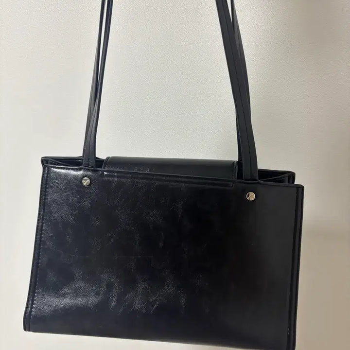 [BUNJANG] Leatherly Bolted Shoulder Bag / 레더리 볼티드 숄더백 (배송비포함)