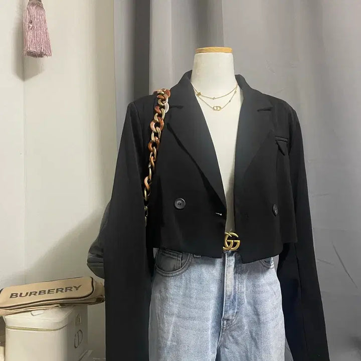 [BUNJANG] Cropped Jacket with Hankerchief Detail / 새제품) 크롭 자켓 행커치프 장식 어깨패드 자켓