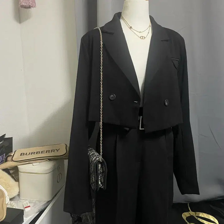 [BUNJANG] Cropped Jacket with Hankerchief Detail / 새제품) 크롭 자켓 행커치프 장식 어깨패드 자켓