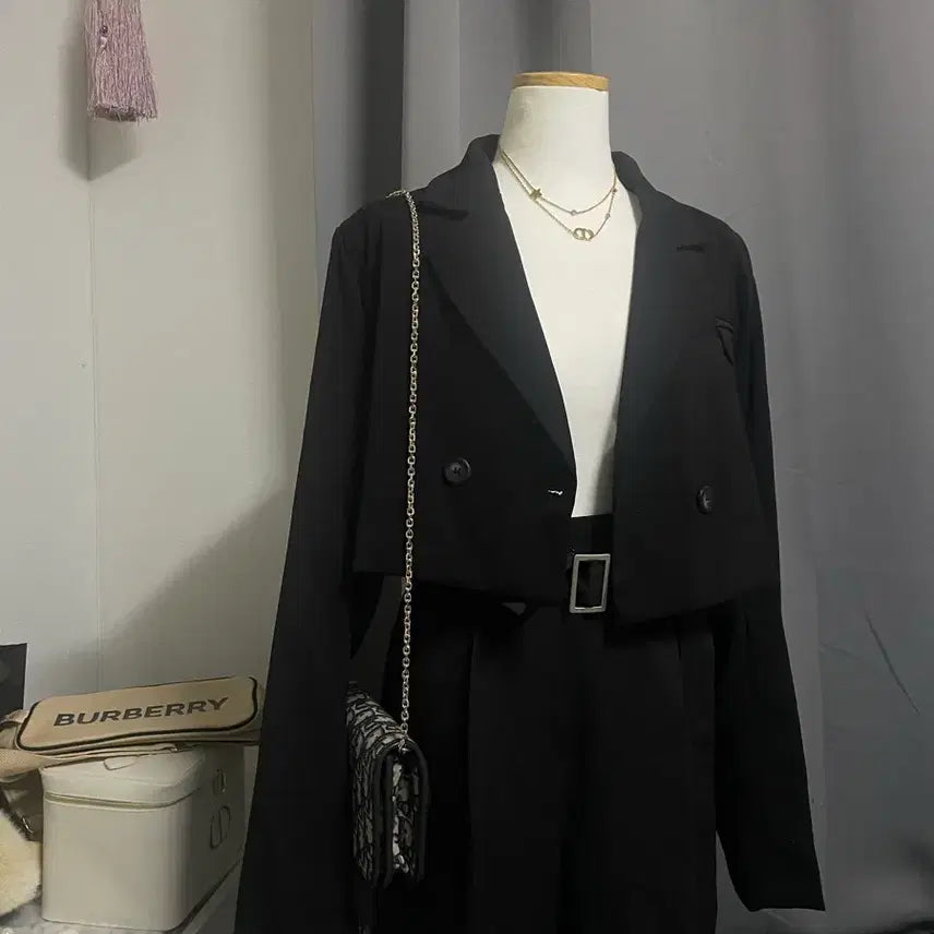 [BUNJANG] Cropped Jacket with Hankerchief Detail / 새제품) 크롭 자켓 행커치프 장식 어깨패드 자켓