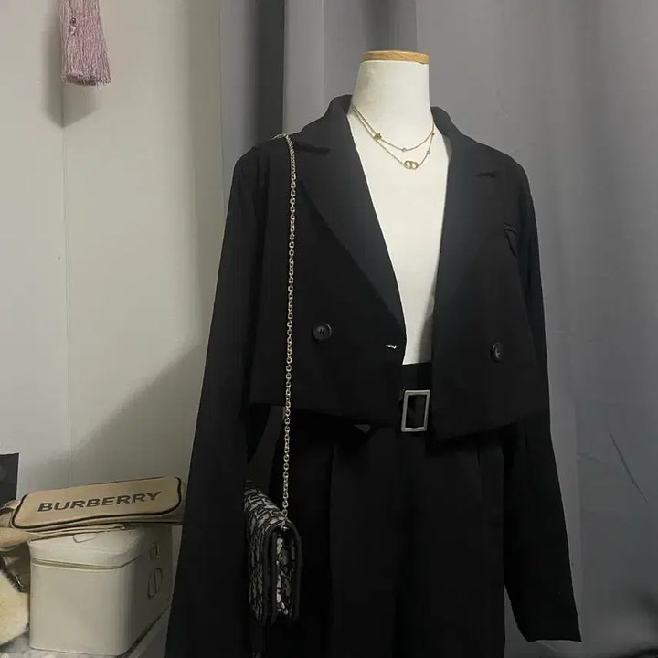 [BUNJANG] Cropped Jacket with Hankerchief Detail / 새제품) 크롭 자켓 행커치프 장식 어깨패드 자켓
