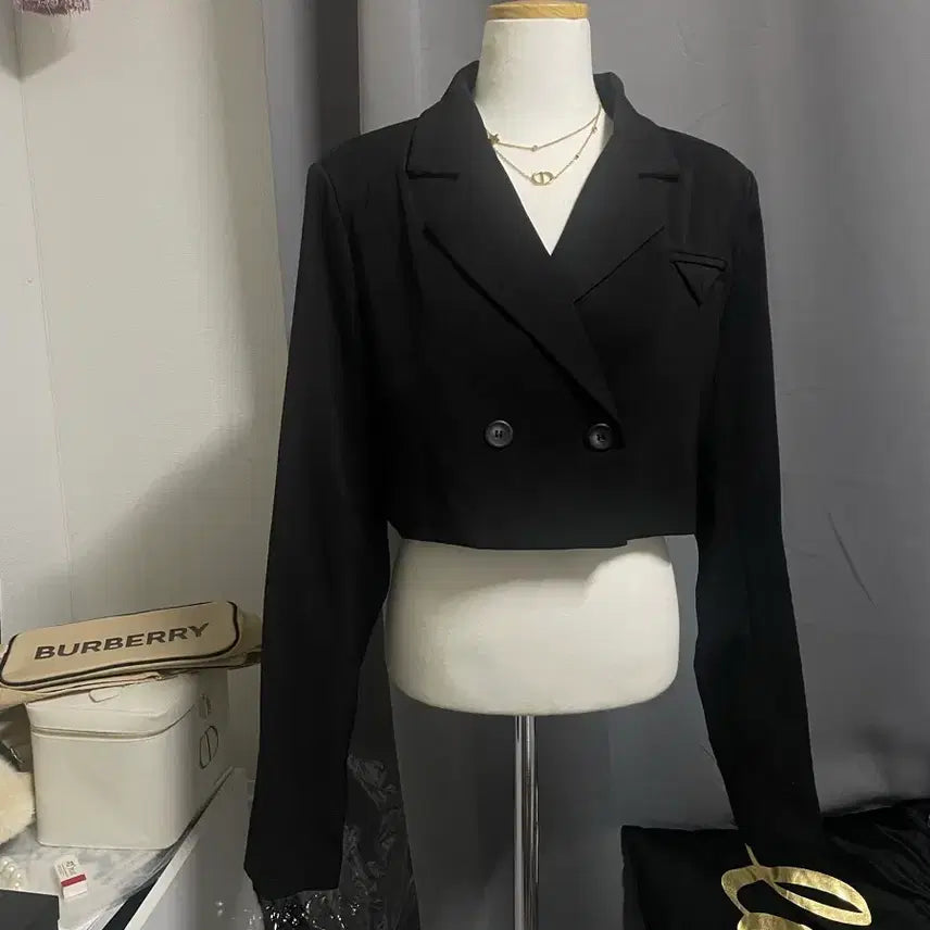 [BUNJANG] Cropped Jacket with Hankerchief Detail / 새제품) 크롭 자켓 행커치프 장식 어깨패드 자켓
