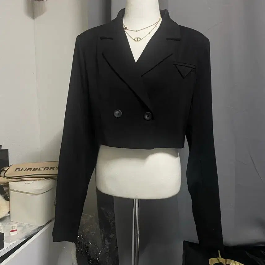 [BUNJANG] Cropped Jacket with Hankerchief Detail / 새제품) 크롭 자켓 행커치프 장식 어깨패드 자켓