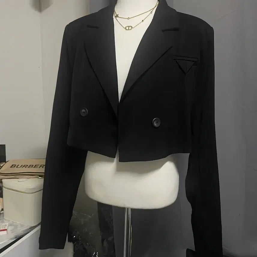 [BUNJANG] Cropped Jacket with Hankerchief Detail / 새제품) 크롭 자켓 행커치프 장식 어깨패드 자켓