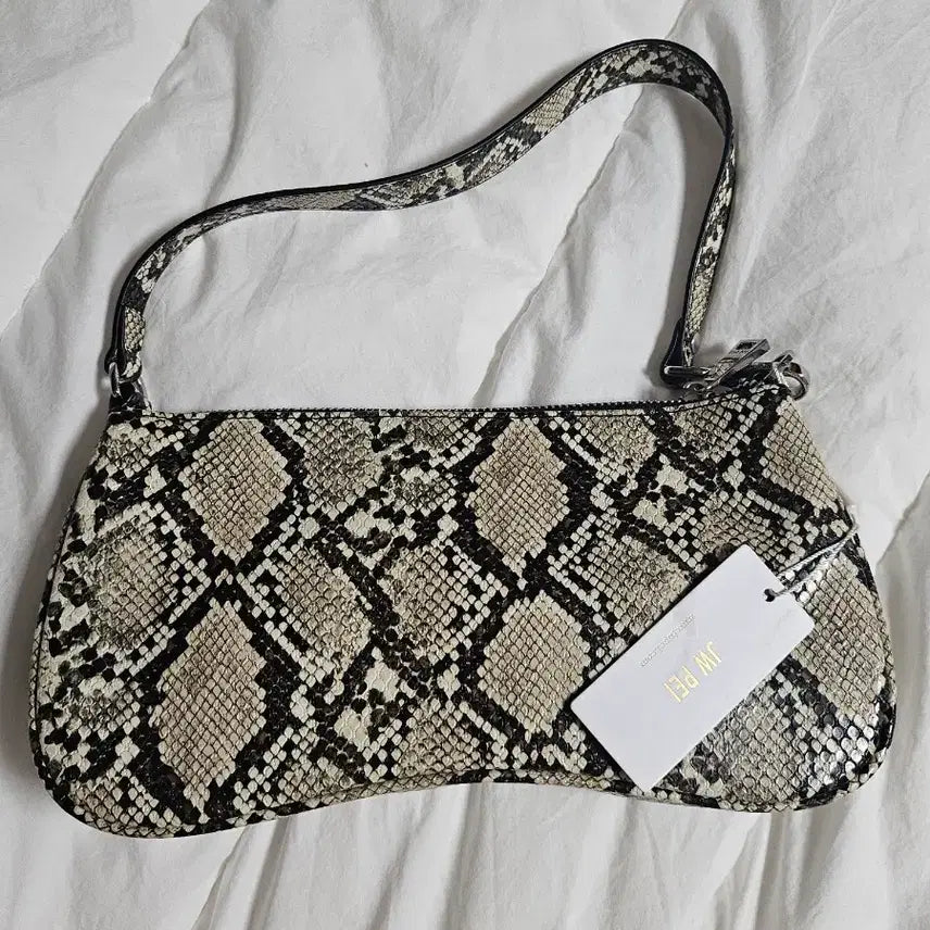 [BUNJANG] Jupe Snake Embossed Eva Bag / 쥬페이 스네이크 엠보스드 에바백