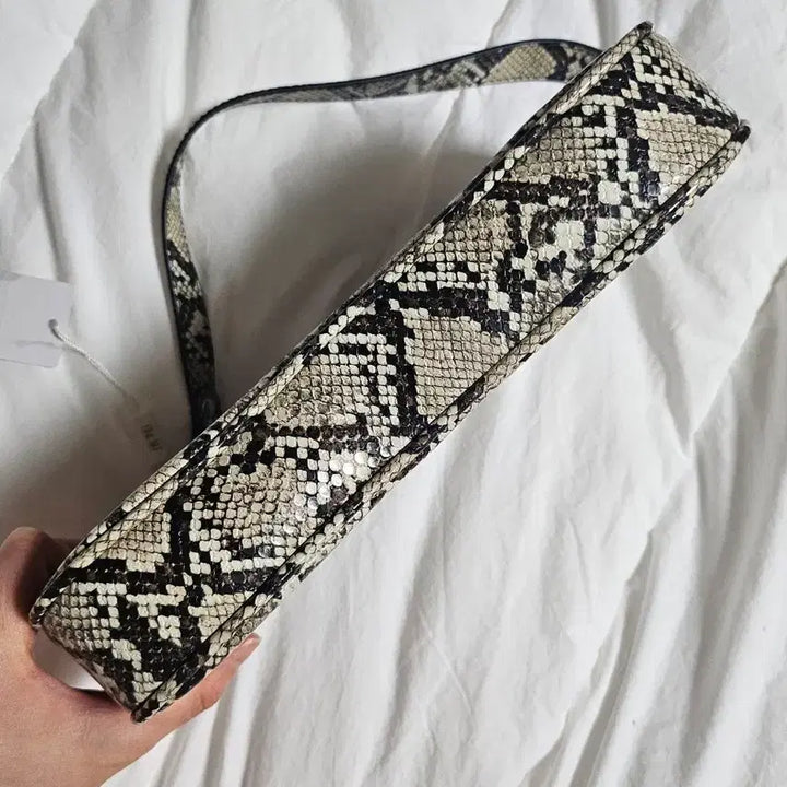 [BUNJANG] Jupe Snake Embossed Eva Bag / 쥬페이 스네이크 엠보스드 에바백