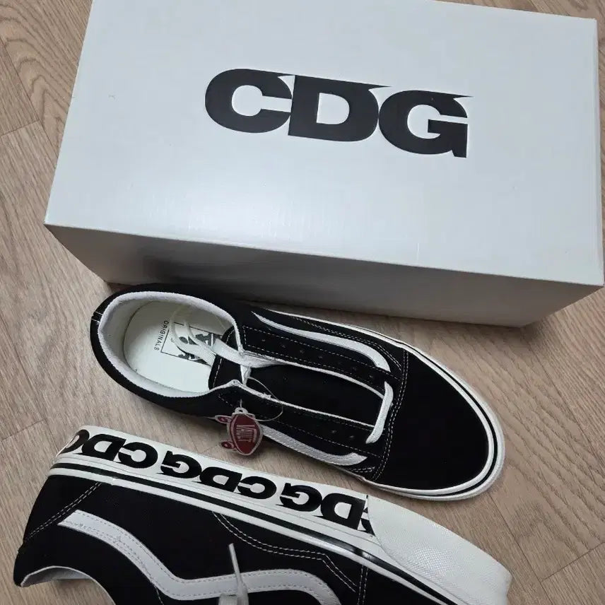 [BUNJANG] Vans x CDG Vault OG Old Skool LX Sneakers (Size 285) / 반스/CDG 볼트 OG 올드스쿨 LX/285