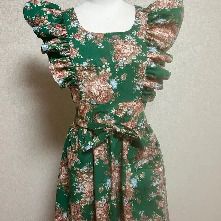 [BUNJANG] Handmade Floral Ruffle Apron / 핸드메이드 꽃무늬 왕프릴 앞치마