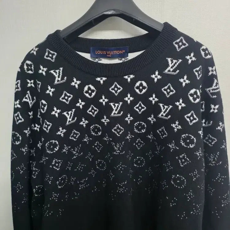 [BUNJANG] Louis Vuitton Gradient Black Knit Sweater / 루이비통 그라데이션 블랙 니트 (상태 최고)